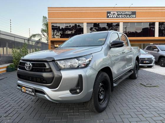 TOYOTA HILUX 2.8 D-4D TURBO DIESEL CD SR 4X4 AUTOMÁTICO TOYOTA HILUX 2.8 D-4D TURBO DIESEL CD SR 4X4 AUTOMÁTICO
